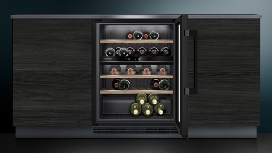 Siemens KU21WAHG0 Weinlagerschrank Schwarz 108l für 44 Flaschen à 0.75l 