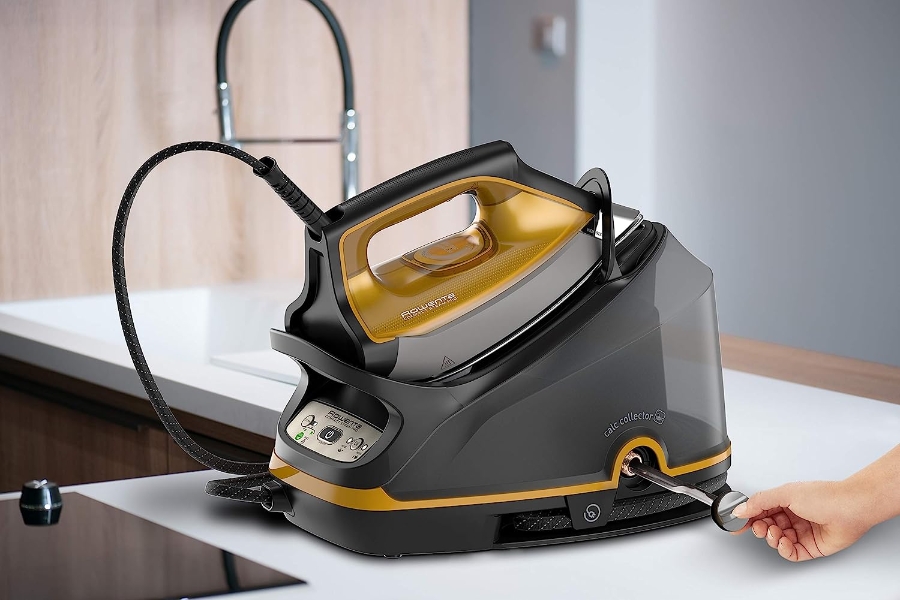 Rowenta DG7644 Compact Steam Pro Dampfbügelstation 2200 Watt Extra Dampfstoß: 325 g/Min. Tankfüllmenge: 1100 ml  