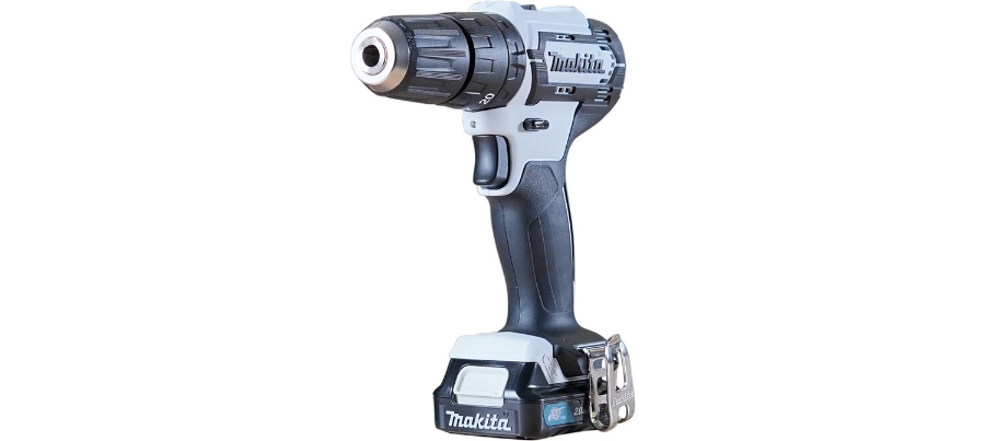 Makita HP333DSAW Akku-Schlagbohrschrauber in Weiß im Transportkoffer mit einem 2,0 Ah Akku und Ladegerät. 