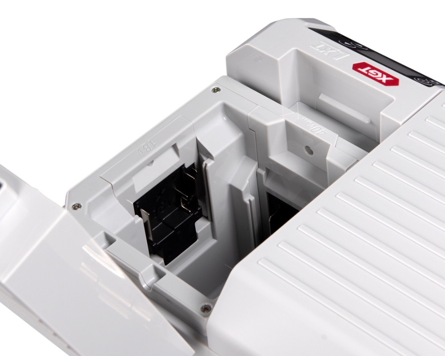 Makita CW003GZ01 Akku-Kühl- und Wärmebox 40 V max • 18 V / 12 V / 24 V DC • AC • 7 L • Kühlbox