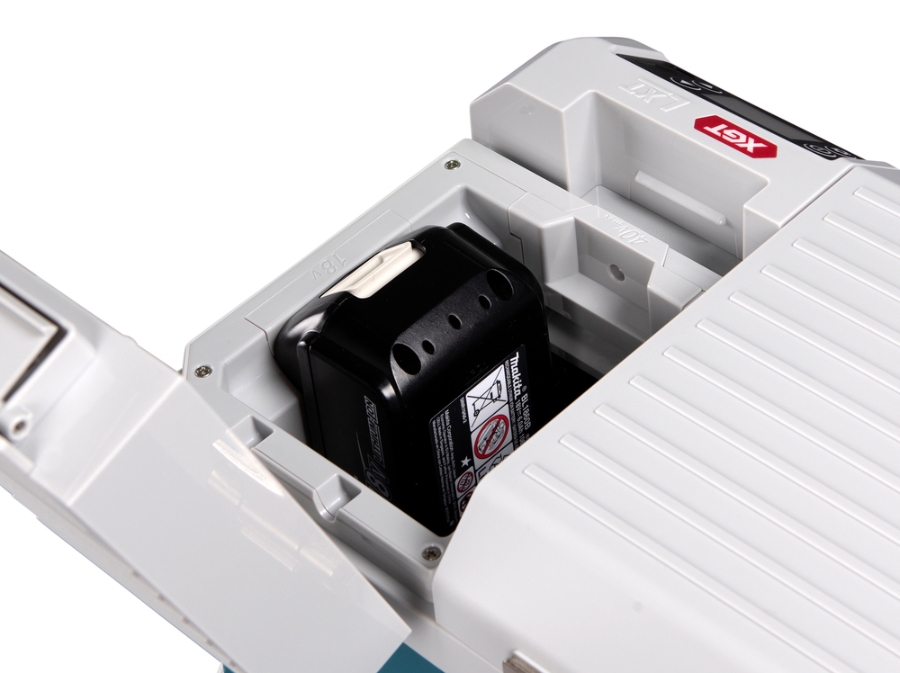 Makita CW003GZ01 Akku-Kühl- und Wärmebox 40 V max • 18 V / 12 V / 24 V DC • AC • 7 L • Kühlbox