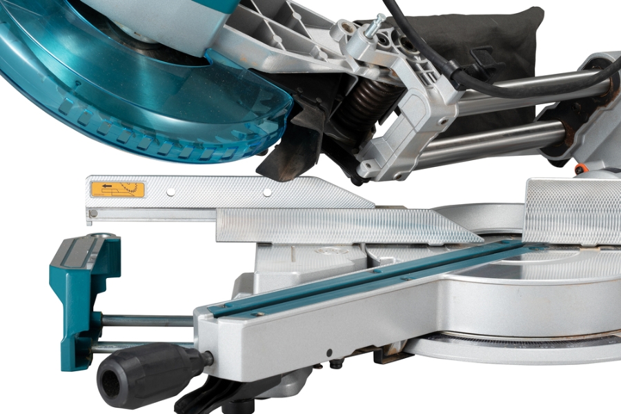 Makita LS1110F Kapp- und Gehrungssäge 1.450 W • 4.500 U/min • 260 mm