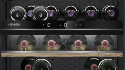 Siemens KU21WAHG0 Weinlagerschrank Schwarz 108l für 44 Flaschen à 0.75l 
