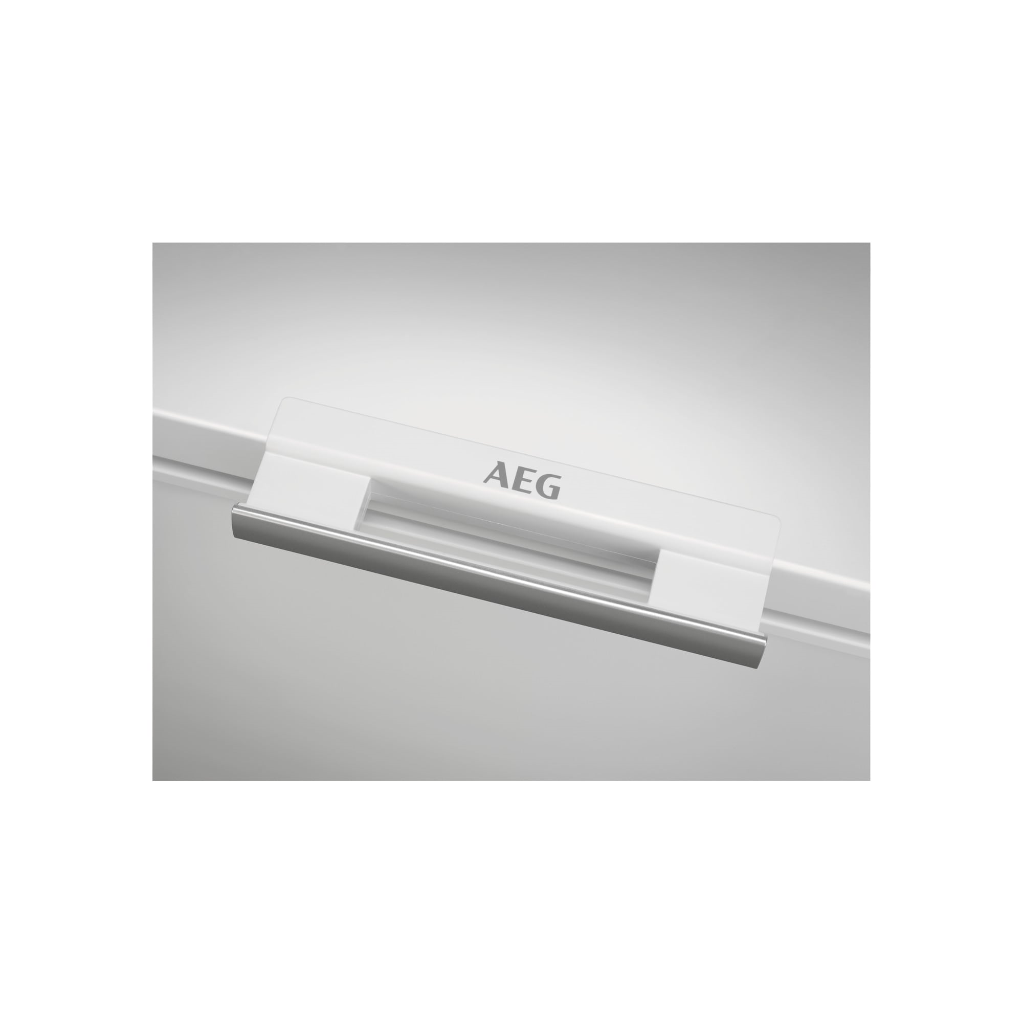 AEG AHB531D1LW Gefriertruhe / 308 L / LowFrost  weniger Eisbildung / Temperaturalarm / Rollen 